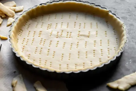 Base de masa quebrada lista para rellenar. Perfecta para tus recetas saladas.