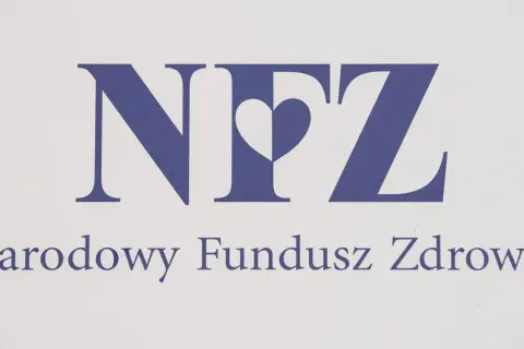 Logo NFZ z sercem w literze F. Dowiedz się, ile kosztuje sanatorium z NFZ i jak uzyskać skierowanie.