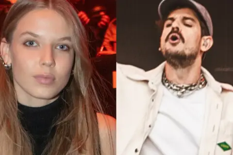 Dziewczyna o jasnych włosach i raper Taco Hemingway na scenie.