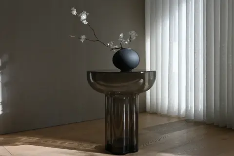 Mniej znaczy więcej – jak urządzić wnętrze w stylu soft luxury?