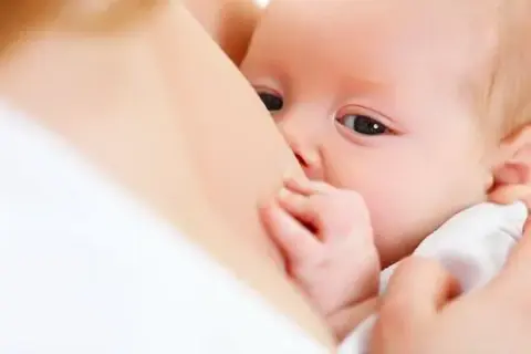 Mama karmiąca i gorączka: Jakie leki są bezpieczne dla dziecka?