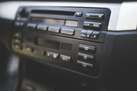 Jak wybrać najlepszą częstotliwość do transmitera FM bez zakłóceń