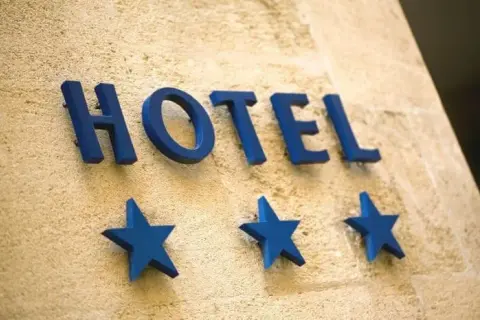 Od czego zależą gwiazdki w hotelu? Poznaj kluczowe kryteria oceny