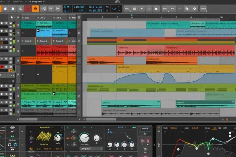 Ein **open source DAW**-Interface mit vielen Spuren, Wellenformen und Effekten.