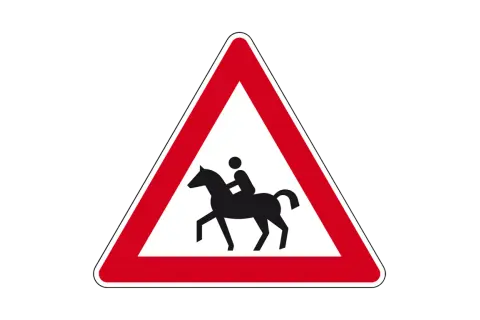 Rotes Dreieck mit schwarzer Reiterfigur. Die rotes dreieck bedeutung weist auf Reiter und Pferde hin, die die Straße überqueren könnten.