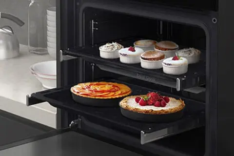 Pieczenie dwóch ciast razem? Oszczędź czas i uniknij błędów!