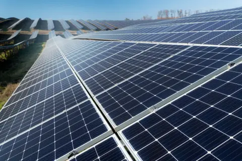 Elektrownie słoneczne w Europie: Liderzy, trendy i przyszłość PV