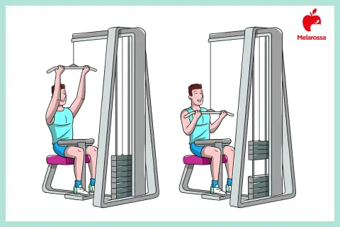 Uomo esegue esercizi bicipiti scheda con lat machine. Due posizioni mostrate per un allenamento completo.
