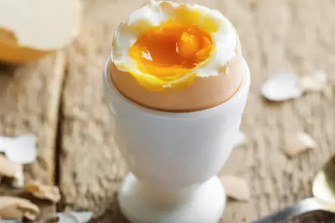 Czy jajka podnoszą cholesterol? Odkryj prawdę o ich wpływie na zdrowie