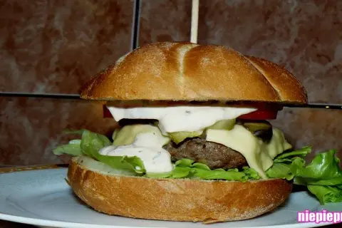 Domowe sosy do burgerów: Przepisy, które odmienią Twoje burgery