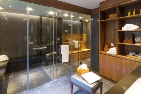 Sauna im Badezimmer: So schaffen Sie Ihre persönliche Wellnessoase