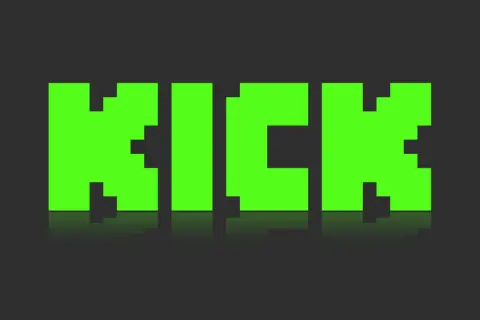 Pixelige grüne Buchstaben bilden das Wort "KICK" auf schwarzem Hintergrund. Was ist Kick? Ein starker Impuls, ein Aufbruch!