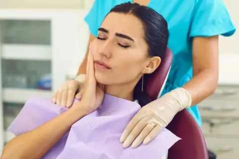 Ból zęba po plombowaniu ile trwa? Sprawdź, kiedy powinieneś się martwić