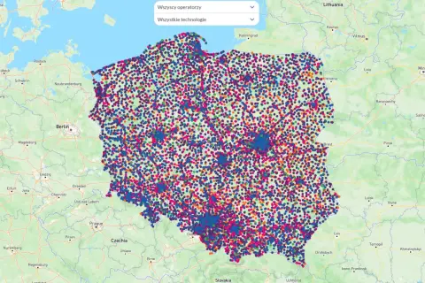 Mapa Polski pokryta kolorowymi kropkami, symbolizującymi zasięg plusa. Widoczne są też fragmenty Niemiec, Czech i Białorusi.