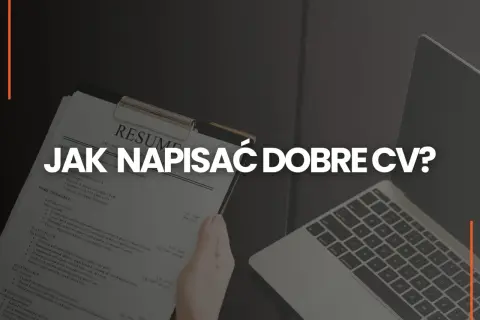 Dobre CV programisty to klucz do sukcesu. Na zdjęciu widać dokument CV i laptop, sugerujące przygotowanie do kariery w IT.