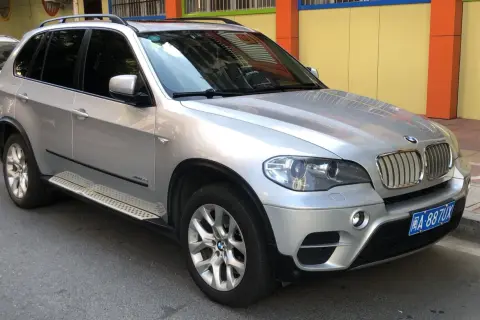 BMW X5 E70 facelifting: Kiedy i jak rozpoznać wersję LCI?