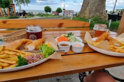 Gdzie zjeść w Mechelinkach? Odkryj najlepsze restauracje z widokiem