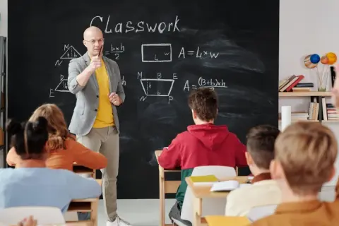 Co zawiera ustawa prawo oświatowe? Kluczowe przepisy i cele edukacji