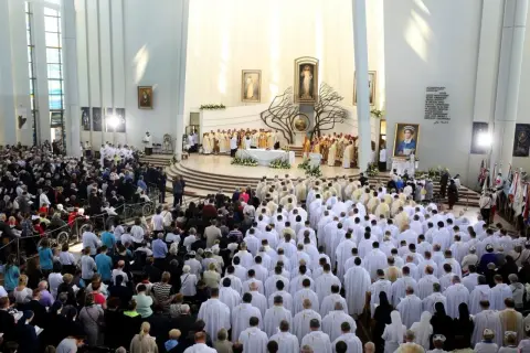 Gdzie dzisiaj msza w telewizji? Sprawdź godziny i kanały transmisji