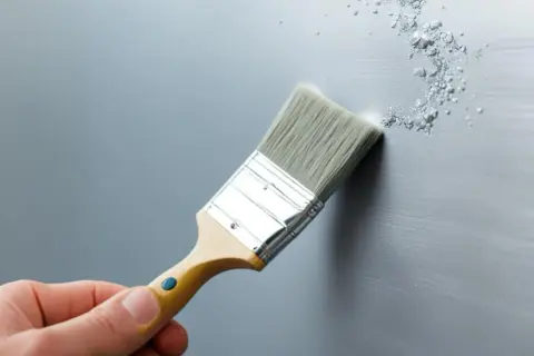 W jakiej temperaturze można malować metal, aby uniknąć problemów?