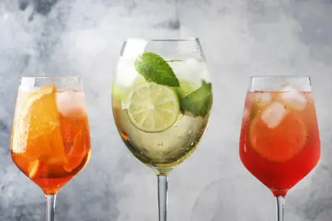 Najlepsze drinki z aperolem, które zachwycą Twoich gości