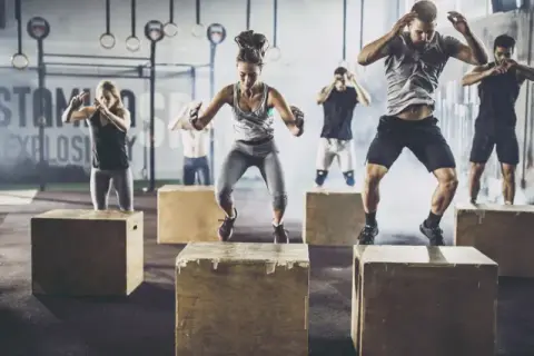 CrossFit dla początkujących: Co to jest i jak zacząć bezpiecznie?