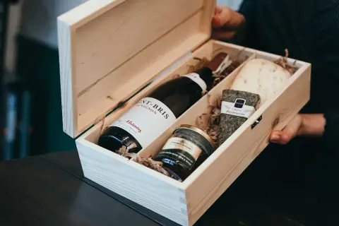 Jak wybrać idealne wino na prezent: praktyczny poradnik z przykładami
