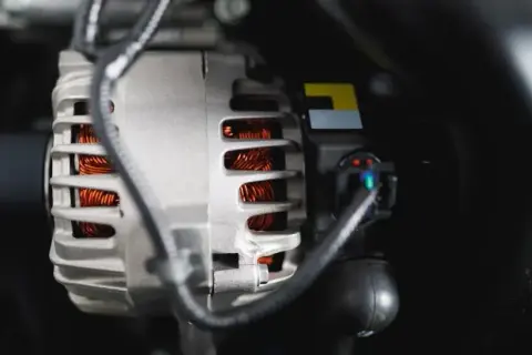 Gdzie jest alternator? Oto, jak go szybko znaleźć w samochodzie