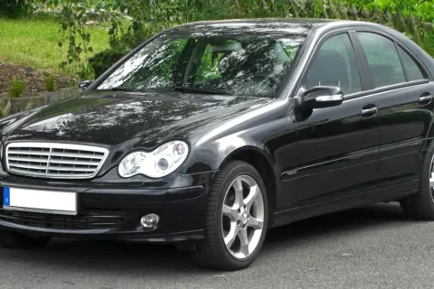 Mercedes C-Klasa W203: typowe usterki, koszty i porady dla kupujących