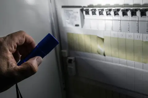 Dlaczego nie ma prądu? Odkryj przyczyny i sposoby na rozwiązanie problemu
