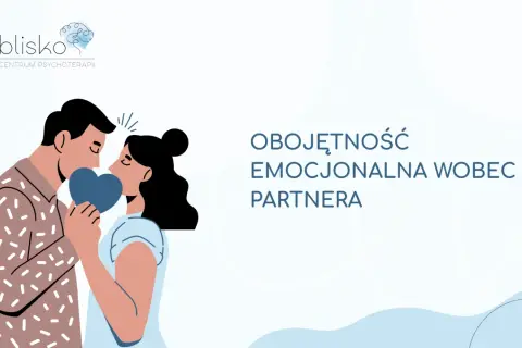Para trzyma serce, symbolizując trudności, gdy partner jest obojętny. Centrum psychoterapii "Blisko" oferuje pomoc.
