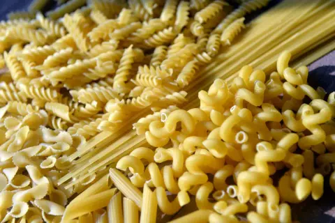 Rodzaje spaghetti: poznaj różnice i najlepsze sposoby przygotowania