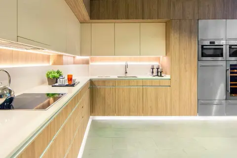 Iluminación LED cocina: ¿Cuál es la perfecta para cada zona?