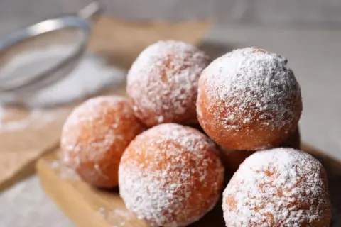 Bezglutenowe pączki: Przepis, by były puszyste i nie piły tłuszczu!