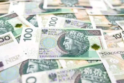 Czy pożyczka może być w gotówce? Poznaj ryzyka i zalety tej opcji