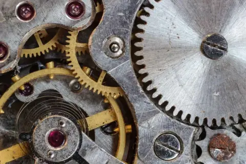 Jak działa mechanizm nakręcany w zegarkach i dlaczego warto go wybrać