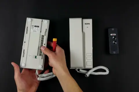 Jak podłączyć domofon unifon – proste kroki i ważne wskazówki
