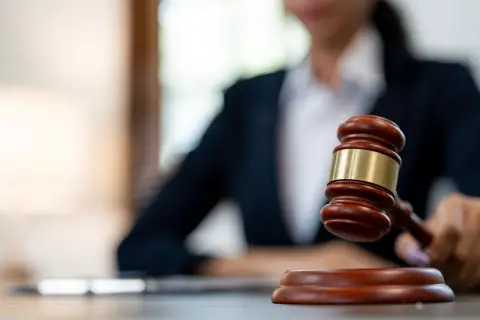 Jak długo trwa ubezwłasnowolnienie? Terminy i etapy procesu