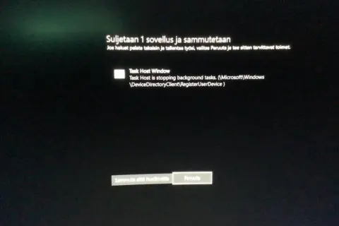 Ventana de Task Host deteniendo tareas. El sistema se apaga.