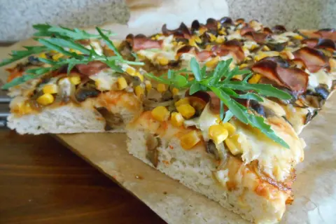 Ile piec pizzę na cieście drożdżowym? Sprawdź kluczowe czasy pieczenia