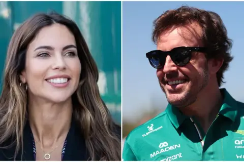 Fernando Alonso, piloto de Aston Martin, sonríe junto a su pareja, Andrea Schlager.