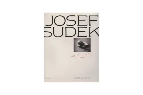 Okładka książki z napisem JOSEF SUDEK, małym zdjęciem gruszki i podpisem.