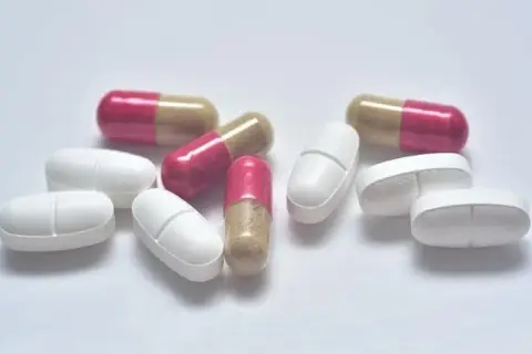 Jak podać dziecku antybiotyk w tabletce bez stresu i problemów