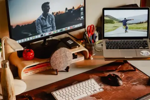 Czy laptop może służyć jako monitor? Oto praktyczne rozwiązania i pułapki