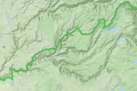Percorso ciclabile nei western states 100, da Auburn a Tahoe, attraverso montagne e laghi.