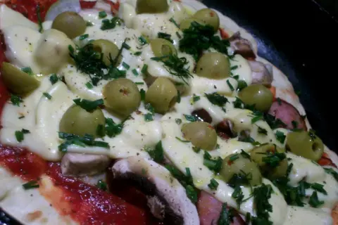 Jak jeść pizzę z oliwą - odkryj tradycyjne metody i smaki