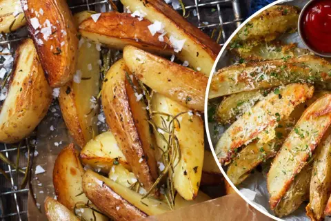 Krispiga klyftpotatis i ugn, strösslade med flingsalt och rosmarin. En del är toppade med parmesan och persilja.