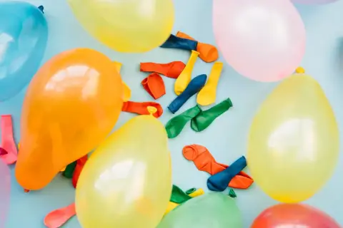 Jak długo balony z helem? Poznaj sekrety i wydłuż ich żywotność
