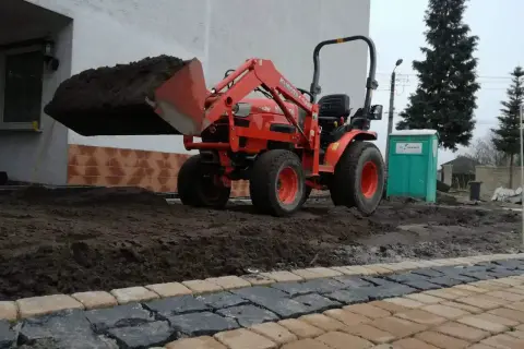 Ile ziemi na m2 trawnika – oblicz dokładnie potrzebną ilość ziemi