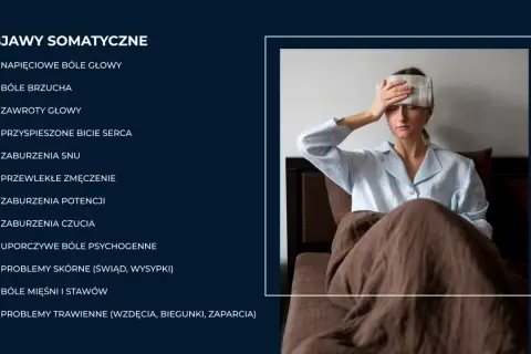 Kobieta z kompresem na czole, doświadczająca objawów somatyzacyjnych, takich jak bóle głowy i zmęczenie.